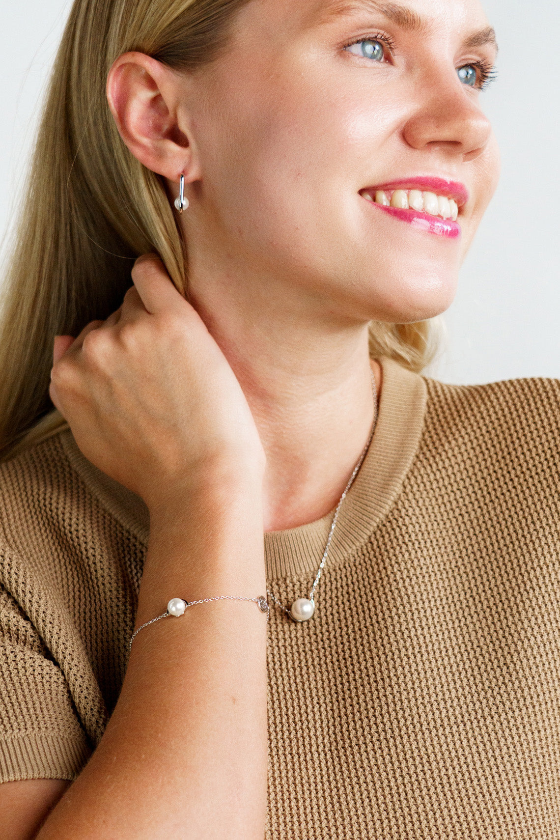 ADAGIO NINE-2-FIVE PEARL OVAL HOOPS SILVER-PEROZ Accessories