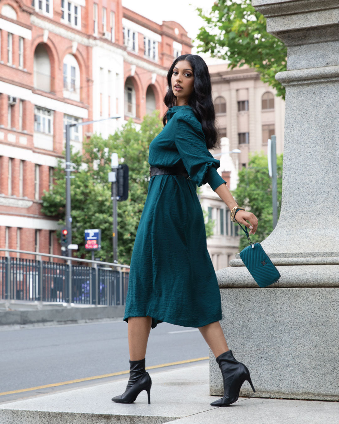 Zoe V-Stitch Slim Double Zip Camera Bag With Detachable Wrist Strap-PEROZ Accessories