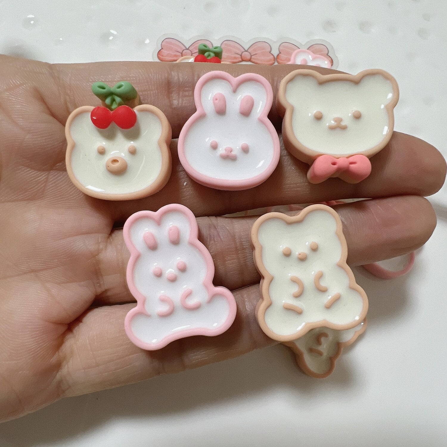 Anykidz 5pcs Cream Bunny Bear Design Shoe Charm Accessories Jeans Clogs Pendant Pin Designer Ornament Jibbitz for Crocs-Shoe Charms-PEROZ Accessories
