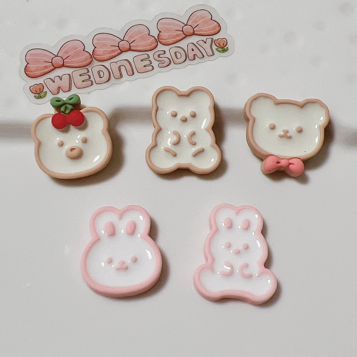 Anykidz 5pcs Cream Bunny Bear Design Shoe Charm Accessories Jeans Clogs Pendant Pin Designer Ornament Jibbitz for Crocs-Shoe Charms-PEROZ Accessories