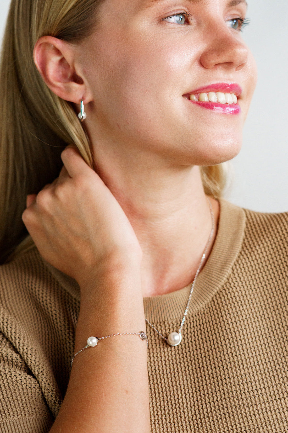 ADAGIO NINE-2-FIVE PEARL OVAL HOOPS SILVER-PEROZ Accessories