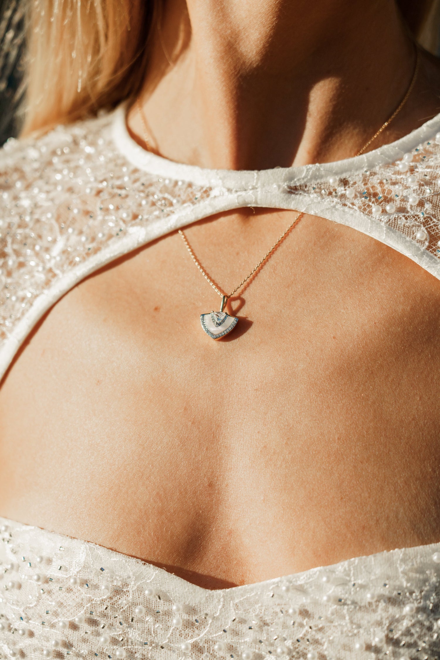 CHIC NOEL MOTHER OF PEARL FAN PENDANT GOLD-PEROZ Accessories