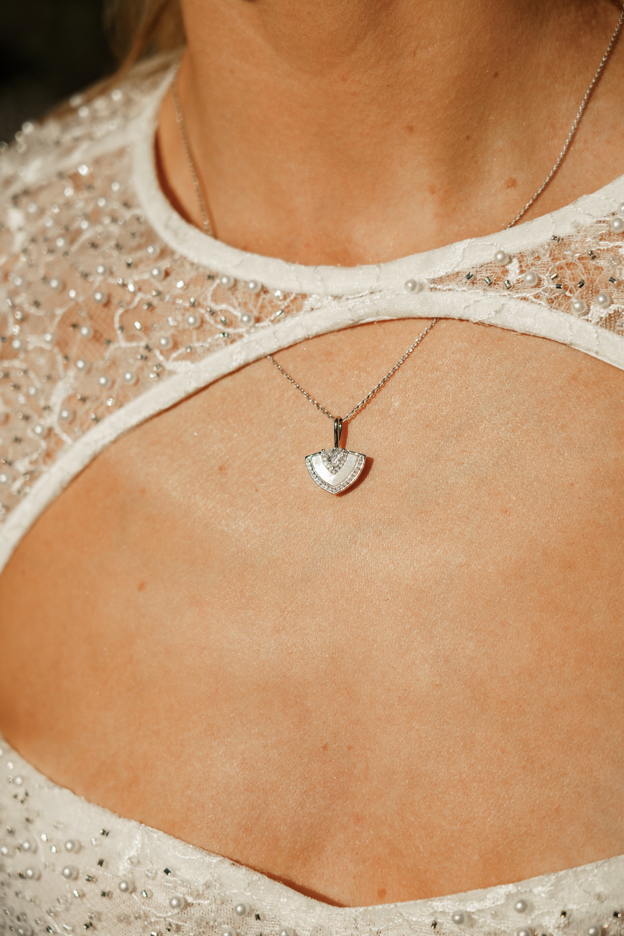 CHIC NOEL MOTHER OF PEARL FAN PENDANT SILVER-PEROZ Accessories