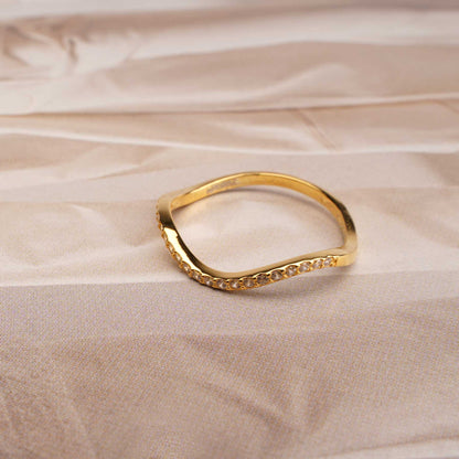 Gloria Ring in gold colour for women | Peroz